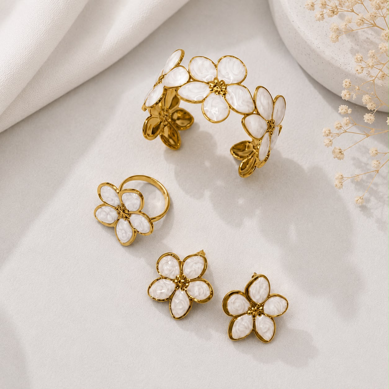 Flower Cuff Set (white)