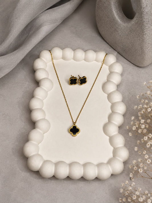 Black Clover (necklace -Studs)